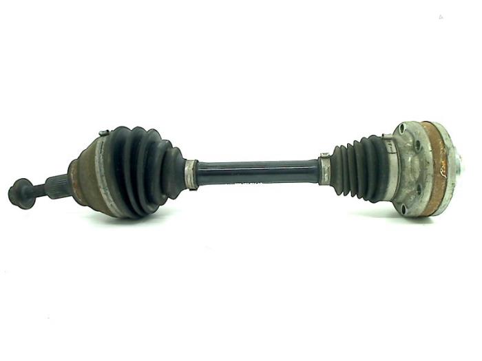 Gebruikte Aandrijfas links-voor Volkswagen Golf VII (AUA) 2.0 GTI 16V Prijs € 150,00 Margeregeling aangeboden door Autohandel & Demontage Weteringbrug