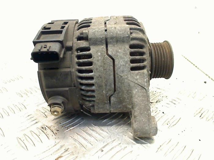 Gebruikte Dynamo Nissan Micra (K11) 1.0 16V, N-CVT Prijs € 25,00 Margeregeling aangeboden door Autohandel & Demontage Weteringbrug