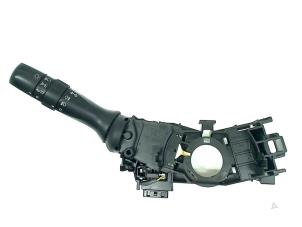 Gebruikte Schakelaar Licht Toyota Avensis Wagon (T27) 2.0 16V D-4D-F Prijs € 35,00 Margeregeling aangeboden door Autohandel & Demontage Weteringbrug