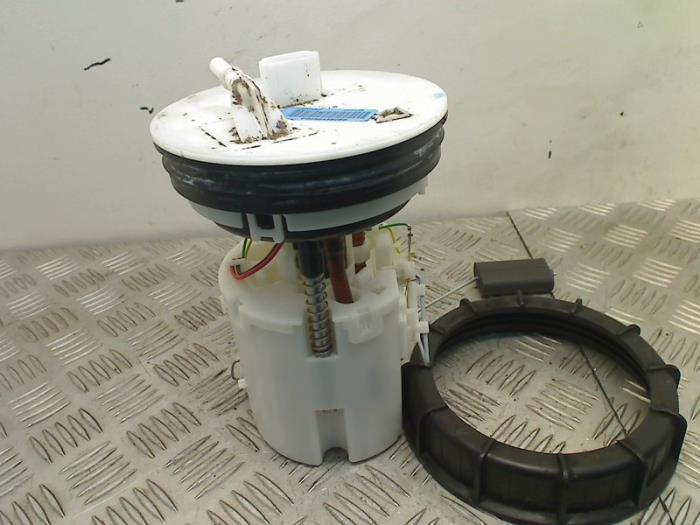 Gebruikte Tank element Pomp Ford Fiesta 6 (JA8) 1.25 16V Prijs € 30,00 Margeregeling aangeboden door Autohandel & Demontage Weteringbrug
