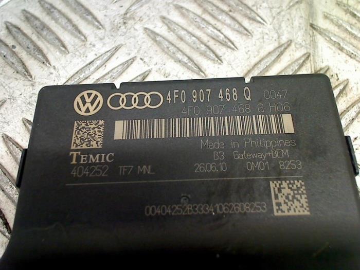 Gateway module van een Audi Q7 (4LB) 3.0 TDI V6 24V 2010