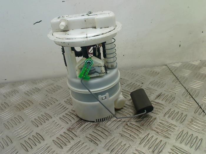 Gebruikte Tank element Pomp Dacia Logan MCV I (KS) 1.6 Prijs € 30,00 Margeregeling aangeboden door Autohandel & Demontage Weteringbrug