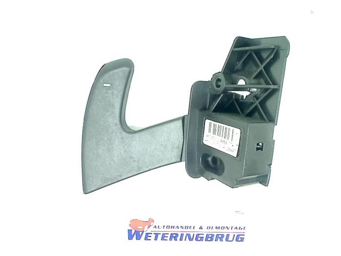 Gebruikte Schakelflipper set Citroen C4 Picasso (UD/UE/UF) 2.0 16V Autom. Prijs € 30,00 Margeregeling aangeboden door Autohandel & Demontage Weteringbrug