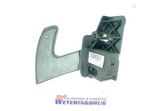 Gebruikte Schakelflipper set Citroen C4 Picasso (UD/UE/UF) 2.0 16V Autom. Prijs € 30,00 Margeregeling aangeboden door Autohandel & Demontage Weteringbrug