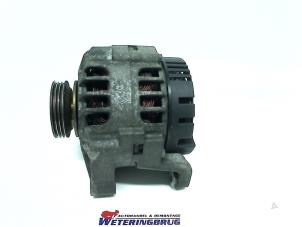 Gebruikte Dynamo Renault Clio II (BB/CB) 1.2 16V Prijs € 30,00 Margeregeling aangeboden door Autohandel & Demontage Weteringbrug