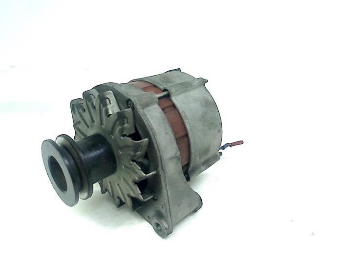 Gebruikte Dynamo Audi 80 (B3) 1.8 S Prijs € 50,00 Margeregeling aangeboden door Autohandel & Demontage Weteringbrug