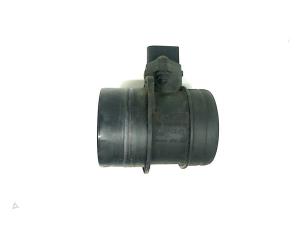 Gebruikte Luchthoeveelheidsmeter Volkswagen Caddy III (2KA,2KH,2CA,2CH) 2.0 TDI DPF Prijs € 20,00 Margeregeling aangeboden door Autohandel & Demontage Weteringbrug