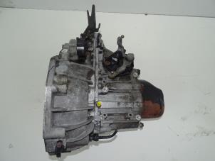 Gebruikte Versnellingsbak Nissan Micra (K12) 1.0 16V Prijs € 200,00 Margeregeling aangeboden door Autohandel & Demontage Weteringbrug