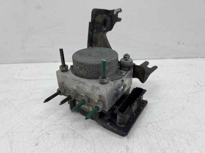 Gebruikte ABS Pomp Renault Clio III (BR/CR) 1.4 16V Prijs € 40,00 Margeregeling aangeboden door Autohandel & Demontage Weteringbrug