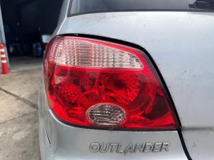 Gebruikte Achterlicht links Mitsubishi Outlander (CU) 2.0 16V 4x2 Prijs € 85,00 Margeregeling aangeboden door Autohandel & Demontage Weteringbrug