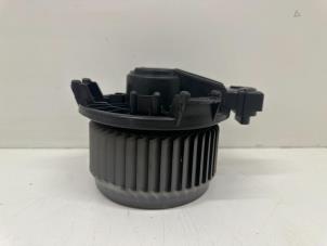 Gebruikte Kachel Ventilatiemotor Suzuki Swift (ZA/ZC/ZD1/2/3/9) 1.3 VVT 16V Prijs € 20,00 Margeregeling aangeboden door Autohandel & Demontage Weteringbrug