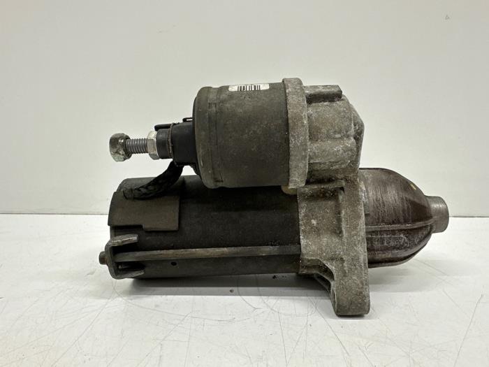 Startmotor van een Fiat Doblo Cargo (263) 1.3 D Multijet 2011