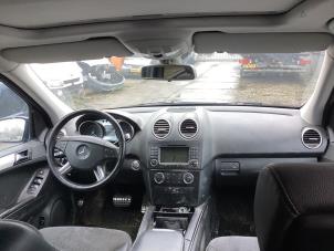 Gebruikte Airbag set + dashboard Mercedes ML II (164/4JG) 3.0 ML-320 CDI 4-Matic V6 24V Prijs € 950,00 Margeregeling aangeboden door Autohandel & Demontage Weteringbrug