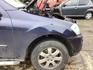 Gebruikte Voorscherm rechts Mercedes ML II (164/4JG) 3.0 ML-320 CDI 4-Matic V6 24V Prijs € 230,00 Margeregeling aangeboden door Autohandel & Demontage Weteringbrug