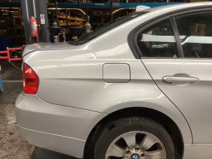 Gebruikte Achterscherm rechts BMW 3 serie (E90) 320i 16V Prijs op aanvraag aangeboden door Autohandel & Demontage Weteringbrug