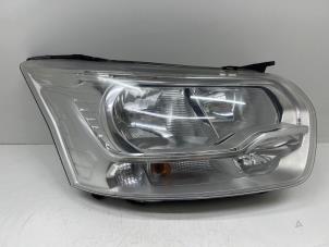 Gebruikte Rechter Koplamp Ford Transit 2.2 TDCi 16V RWD Prijs € 300,00 Margeregeling aangeboden door Autohandel & Demontage Weteringbrug