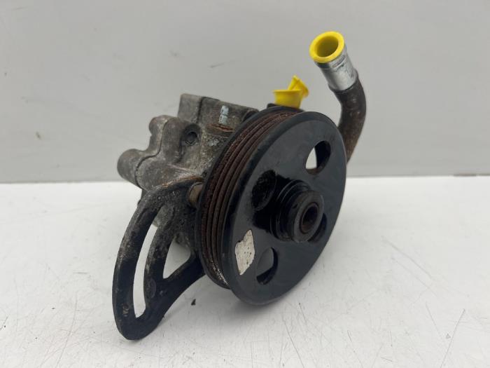 Gebruikte Pomp Servo Chevrolet Spark (M300) 1.0 16V Bifuel Prijs € 20,00 Margeregeling aangeboden door Autohandel & Demontage Weteringbrug