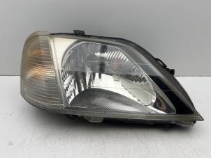 Gebruikte Koplamp rechts Dacia Logan (LS) 1.4 Prijs € 30,00 Margeregeling aangeboden door Autohandel & Demontage Weteringbrug