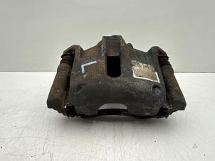 Gebruikte Remklauw (Tang) links-voor Peugeot 208 I (CA/CC/CK/CL) 1.0 Vti 12V PureTech Prijs € 20,00 Margeregeling aangeboden door Autohandel & Demontage Weteringbrug