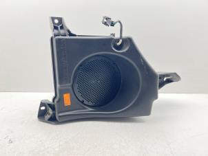 Gebruikte Subwoofer Mercedes ML II (164/4JG) 3.0 ML-320 CDI 4-Matic V6 24V Prijs € 50,00 Margeregeling aangeboden door Autohandel & Demontage Weteringbrug