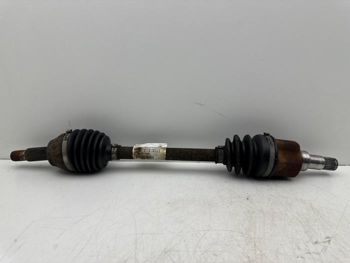Gebruikte Aandrijfas links-voor Ford Fiesta 6 (JA8) 1.25 16V Prijs € 25,00 Margeregeling aangeboden door Autohandel & Demontage Weteringbrug
