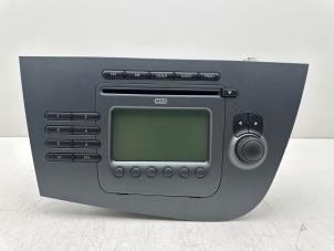 Gebruikte Radio CD Speler Seat Leon (1P1) 1.4 TSI 16V Prijs € 35,00 Margeregeling aangeboden door Autohandel & Demontage Weteringbrug