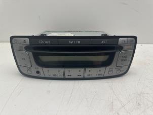 Gebruikte Radio CD Speler Peugeot 107 1.0 12V Prijs € 50,00 Margeregeling aangeboden door Autohandel & Demontage Weteringbrug