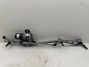 Gebruikte Ruitenwismotor + Mechaniek Mercedes GLA (H247) 1.3 200 Turbo 16V Prijs € 100,00 Margeregeling aangeboden door Autohandel & Demontage Weteringbrug
