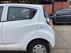 Gebruikte Zijpaneel links-achter Chevrolet Spark (M300) 1.0 16V Bifuel Prijs op aanvraag aangeboden door Autohandel & Demontage Weteringbrug