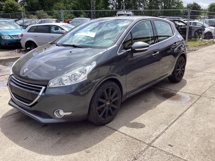 Subframe van een Peugeot 208 I (CA/CC/CK/CL) 1.6 Blue HDi 100 2015