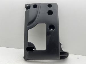 Gebruikte Bumpersteun links-achter Renault Master III (MA/MB/MC/MD/MH/MF/MG/MH) 2.3 dCi 16V Prijs € 30,00 Margeregeling aangeboden door Autohandel & Demontage Weteringbrug