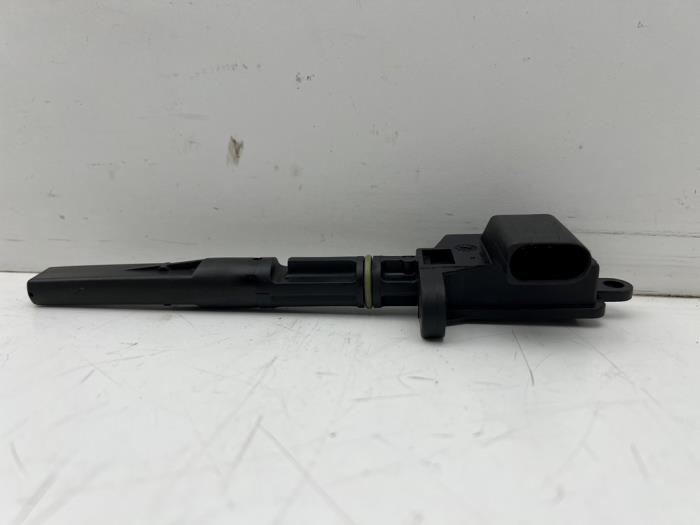 Gebruikte Oliepeil sensor Volkswagen Polo V (6R) 1.2 12V Prijs € 15,00 Margeregeling aangeboden door Autohandel & Demontage Weteringbrug