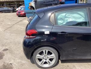 Gebruikte Scherm rechts-achter Peugeot 208 I (CA/CC/CK/CL) 1.2 Vti 12V PureTech 82 Prijs op aanvraag aangeboden door Autohandel & Demontage Weteringbrug