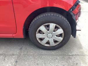 Gebruikte Fusee rechts-voor Daihatsu Cuore (L251/271/276) 1.0 12V DVVT Prijs € 30,00 Margeregeling aangeboden door Autohandel & Demontage Weteringbrug