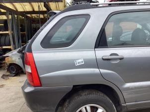 Gebruikte Achterscherm rechts Kia Sportage (JE) 2.0 CVVT 16V 4x2 Prijs op aanvraag aangeboden door Autohandel & Demontage Weteringbrug