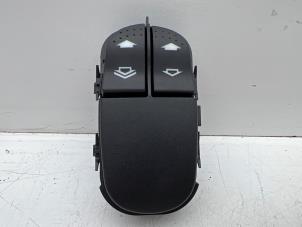 Gebruikte Ruit schakelaar elektrisch Ford Focus 1 Wagon 1.6 16V Prijs € 20,00 Margeregeling aangeboden door Autohandel & Demontage Weteringbrug
