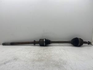 Gebruikte Cardanas rechts-voor (VWA) Renault Master II (FD/HD) 2.5 dCi 120 FAP Prijs € 75,00 Margeregeling aangeboden door Autohandel & Demontage Weteringbrug
