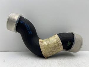 Gebruikte Intercooler Slang Volkswagen Transporter T5 1.9 TDi Prijs € 20,00 Margeregeling aangeboden door Autohandel & Demontage Weteringbrug