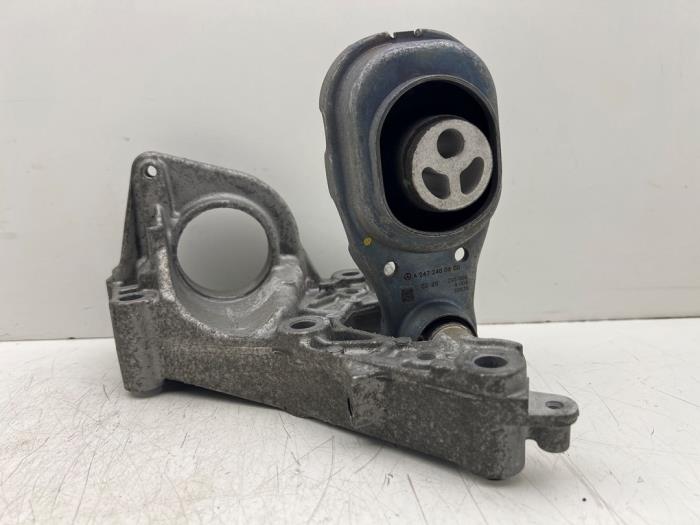 Gebruikte Versnellingsbak Steun Mercedes GLA (H247) 1.3 200 Turbo 16V Prijs € 50,00 Margeregeling aangeboden door Autohandel & Demontage Weteringbrug