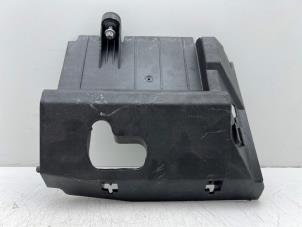 Gebruikte Accu afdekkap Mercedes GLA (H247) 1.3 200 Turbo 16V Prijs € 15,00 Margeregeling aangeboden door Autohandel & Demontage Weteringbrug