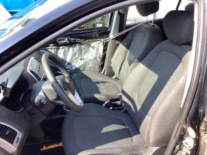 Gebruikte Stoel links Hyundai i20 1.2i 16V Prijs € 130,00 Margeregeling aangeboden door Autohandel & Demontage Weteringbrug