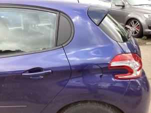 Gebruikte Achterscherm links Peugeot 208 I (CA/CC/CK/CL) 1.2 Vti 12V PureTech 82 Prijs op aanvraag aangeboden door Autohandel & Demontage Weteringbrug