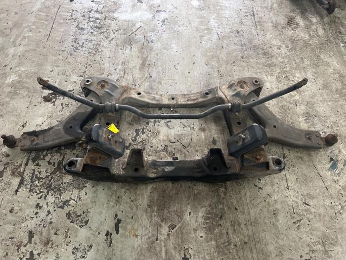 Gebruikte Subframe Hyundai H-300 2.5 CRDi Prijs € 100,00 Margeregeling aangeboden door Autohandel & Demontage Weteringbrug
