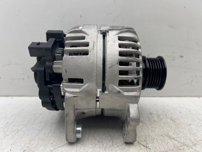 Gebruikte Dynamo Volkswagen Golf IV (1J1) 1.6 16V Prijs € 75,00 Margeregeling aangeboden door Autohandel & Demontage Weteringbrug