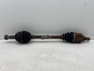 Gebruikte Aandrijfas links-voor Peugeot 207/207+ (WA/WC/WM) 1.6 16V VTi Prijs € 20,00 Margeregeling aangeboden door Autohandel & Demontage Weteringbrug