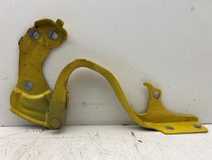 Gebruikte Motorkap Scharnier Fiat 500 (312) 1.2 Prijs € 20,00 Margeregeling aangeboden door Autohandel & Demontage Weteringbrug