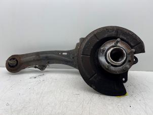 Gebruikte Fusee rechts-achter Volvo V40 (MV) 1.6 T3 GTDi 16V Prijs € 50,00 Margeregeling aangeboden door Autohandel & Demontage Weteringbrug