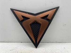 Gebruikte Embleem Cupra Formentor 1.5 TSI 16V Prijs € 20,00 Margeregeling aangeboden door Autohandel & Demontage Weteringbrug
