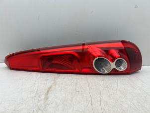 Gebruikte Achterlicht rechts Ford Fiesta 5 (JD/JH) 1.3 Prijs € 20,00 Margeregeling aangeboden door Autohandel & Demontage Weteringbrug