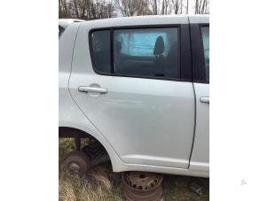 Gebruikte Deur 4Deurs rechts-achter Suzuki Swift (ZA/ZC/ZD1/2/3/9) 1.3 VVT 16V Prijs € 150,00 Margeregeling aangeboden door Autohandel & Demontage Weteringbrug